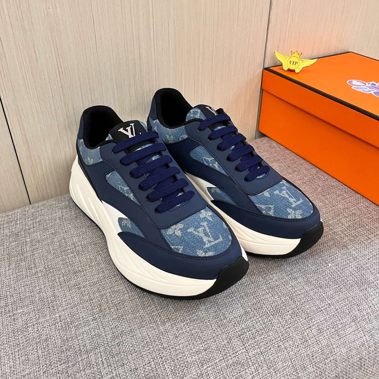 Men's shoes 💰 460 men's shoes 💰 [ LV ] 🔥 Louis Vuitton, high-end men's shoes brand official website 1:1 latest masterpiece: uppers are made of Italian imported first-layer cowhide with comfortable and breathable lining ➕ original non-slip and wear-resistant outsole 🔥, making walking more convenient and comfortable! An exclusive new model, a stunning work, a beautiful 1:1 replica [color] compared to the official quality! Create a fashionable personality to set off your uniqueness! A must-have for trendy men! Classic 🔥Size: 38-44 Color: 🔥 2⃣️colors available🔥.